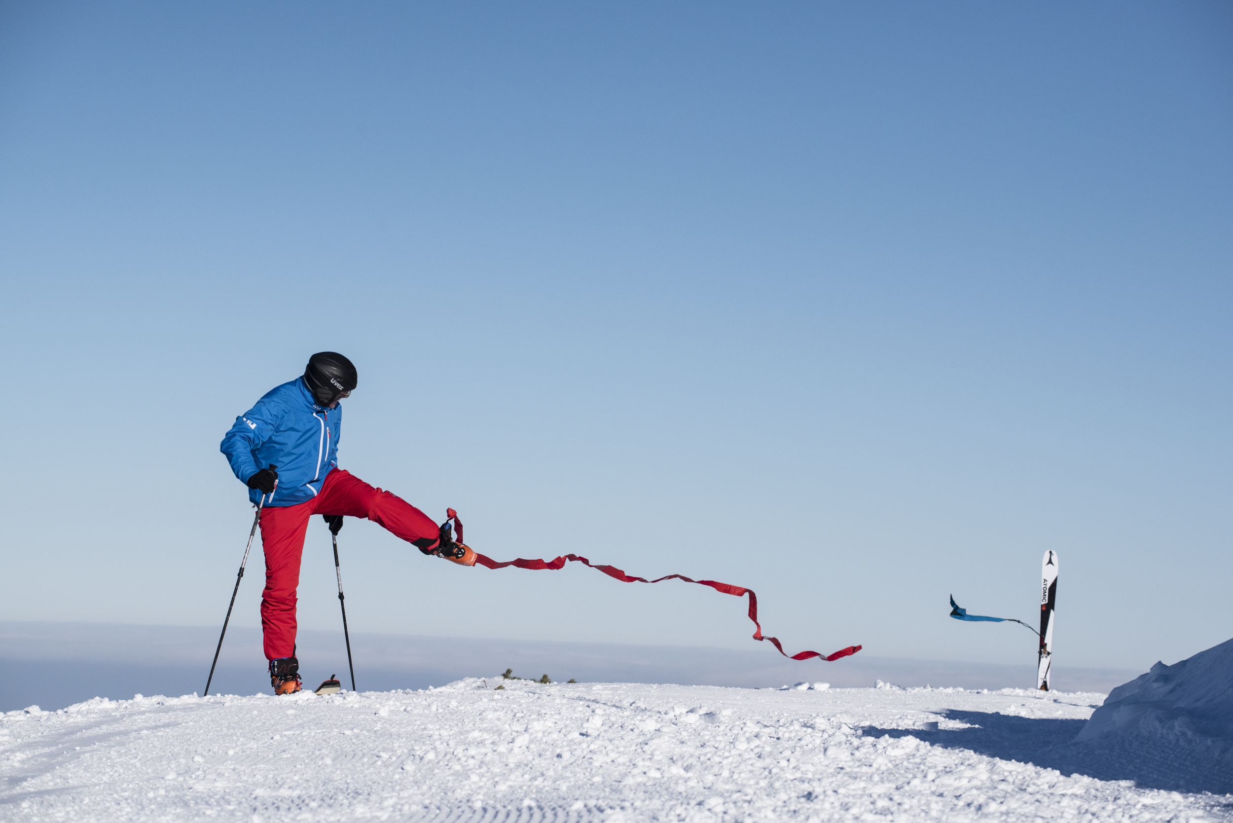 Lawine: blau ist Ski, rot ist der Mensch